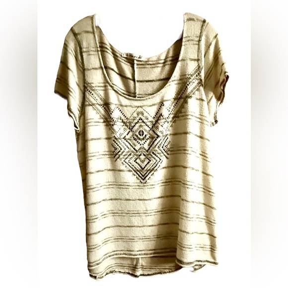 Maurices Cream Graphic Short Sleeve Tee - Picture 2 of 5